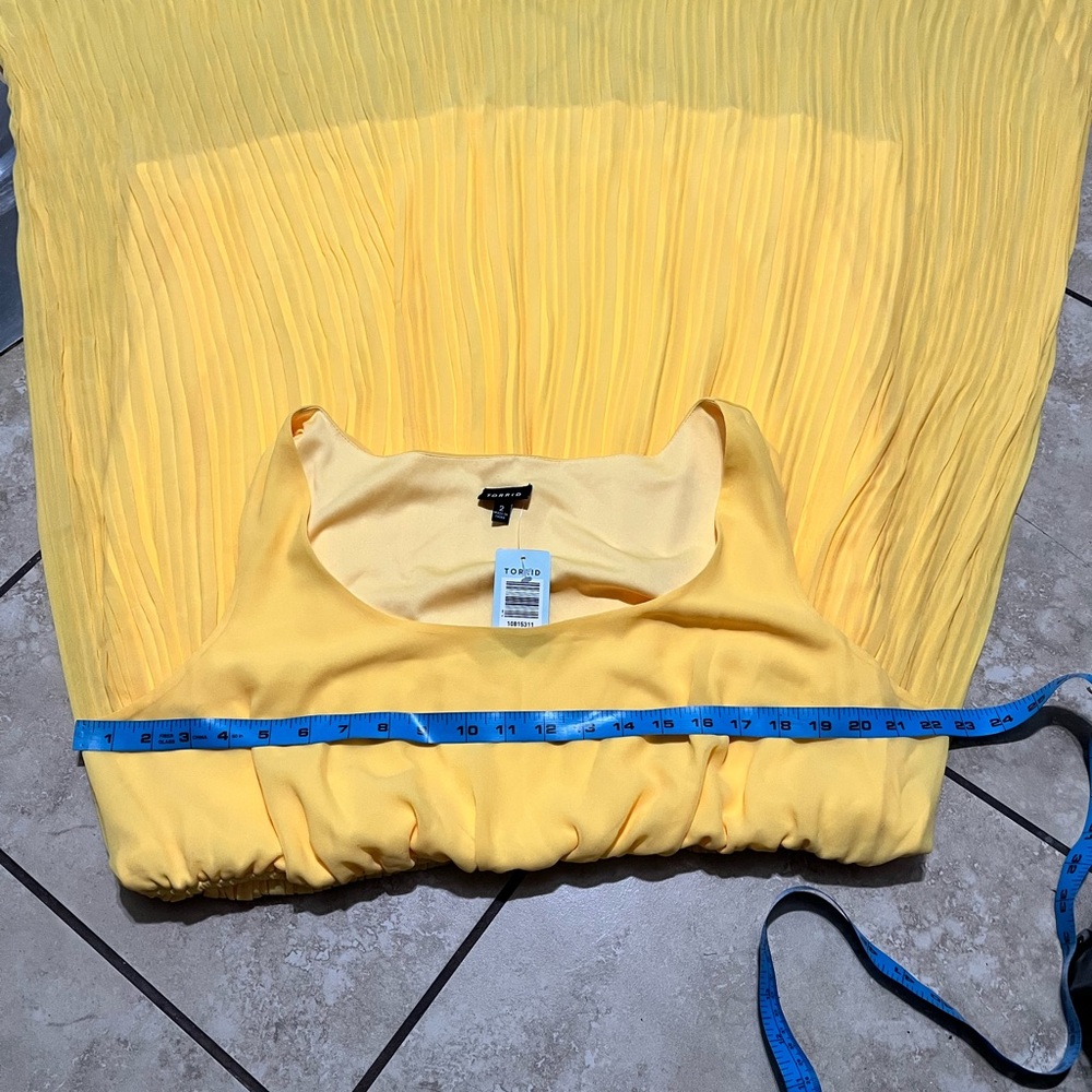 Yellow Pleated Chiffon Maxi Dress Torrid - Picture 4 of 5